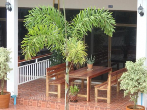 Отель 98 The Residence (2 Bedroom)  Районг